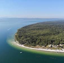 Ponta Oeste da Ilha do Mel: Natureza, Tradição e Aventuras Inesquecíveis